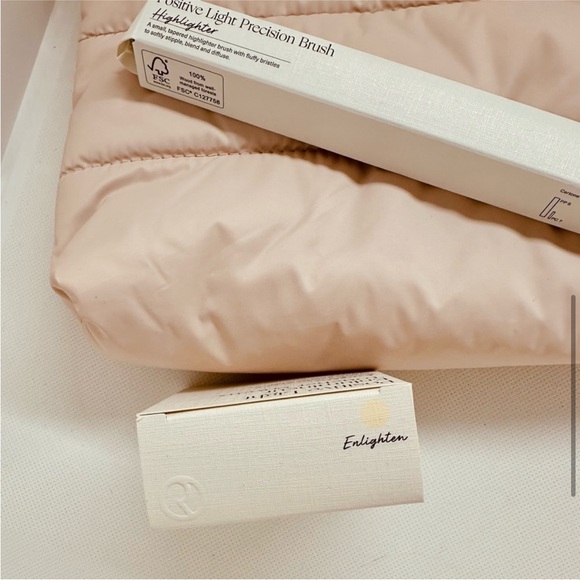 Rare Beauty Enlighten Highlighter & Positive Light Precision Applicator Brush - Picture 7 of 10